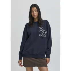 Sweatshirts^Ball Brev Patch Sweater i Sky Captain Blå