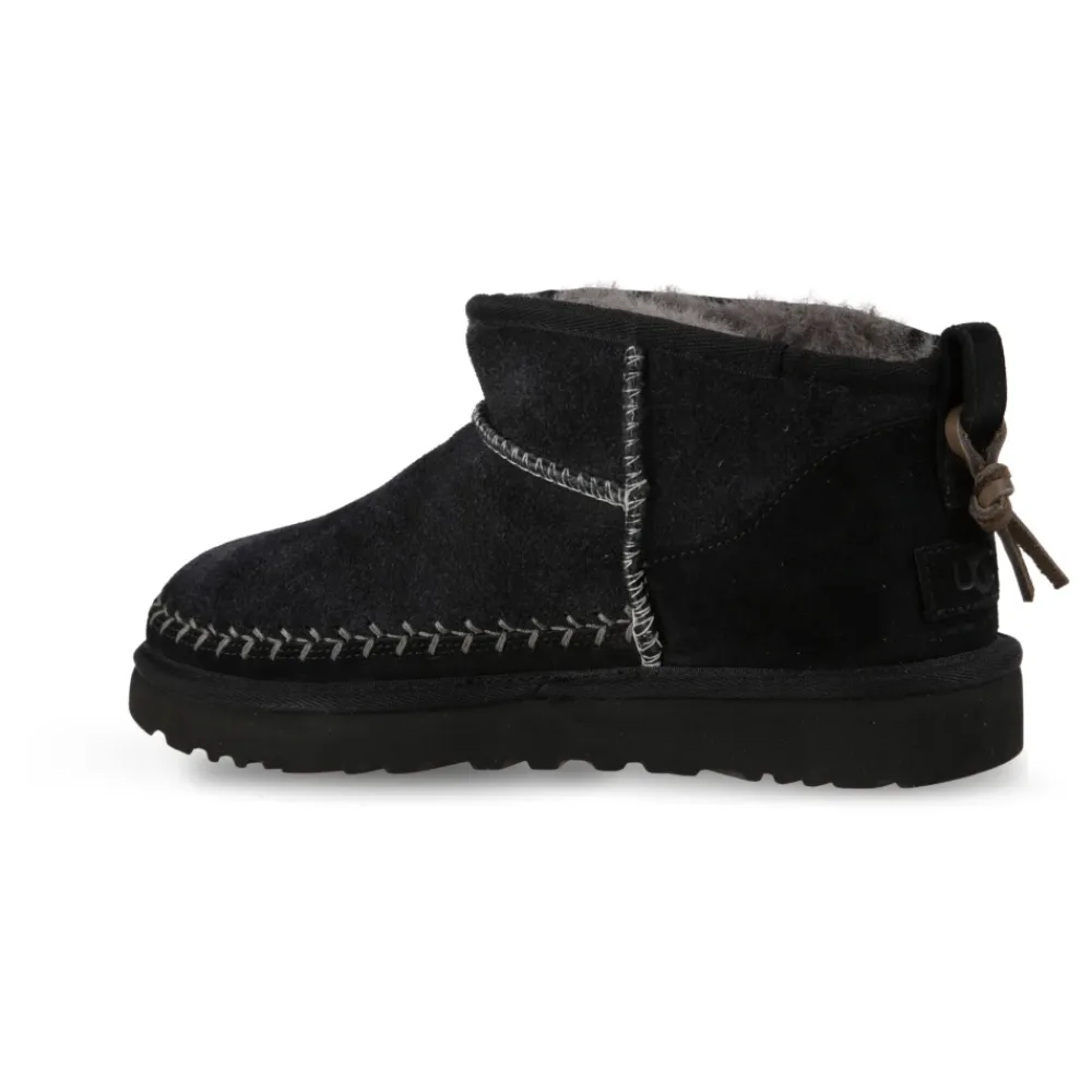 Støvler<UGG Classic Ultra Mini Biarritz Sort