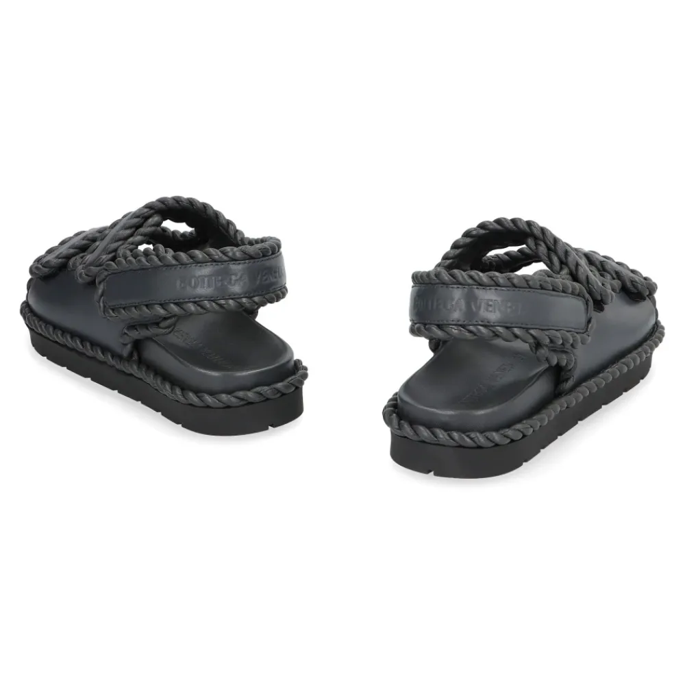 Sandaler<Bottega Veneta Flade sandaler med Torchon dekoration Grå