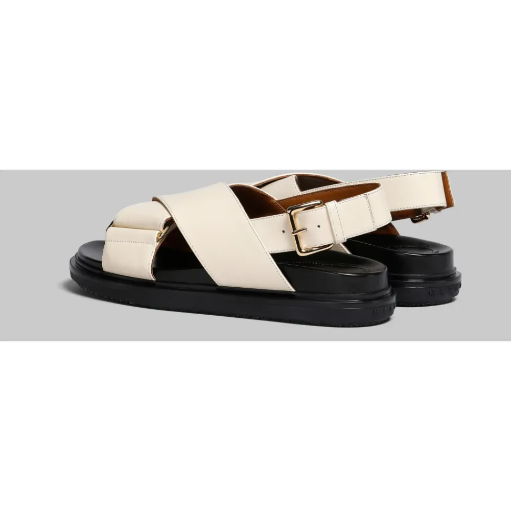 Sandaler<Marni Ikoniske lædersandaler med krydsrem Hvid