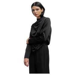 Bluser & Skjorter^Ahlvar Gallery Jade Satin Bluse med Asymmetriske Folder Sort