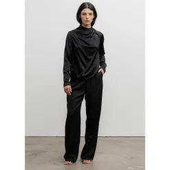 Bluser & Skjorter^Ahlvar Gallery Jade Satin Bluse med Asymmetriske Folder Sort