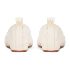 Ballerina Sko<Kazar Off white ballerinaer med guldfarvet monogram Hvid