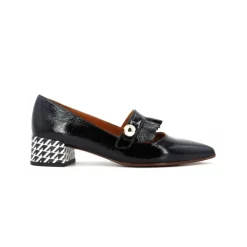 Pumps|Stiletter^Chie Mihara Laklæder pumps med metal accessory Sort