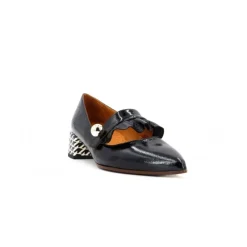Pumps|Stiletter^Chie Mihara Laklæder pumps med metal accessory Sort