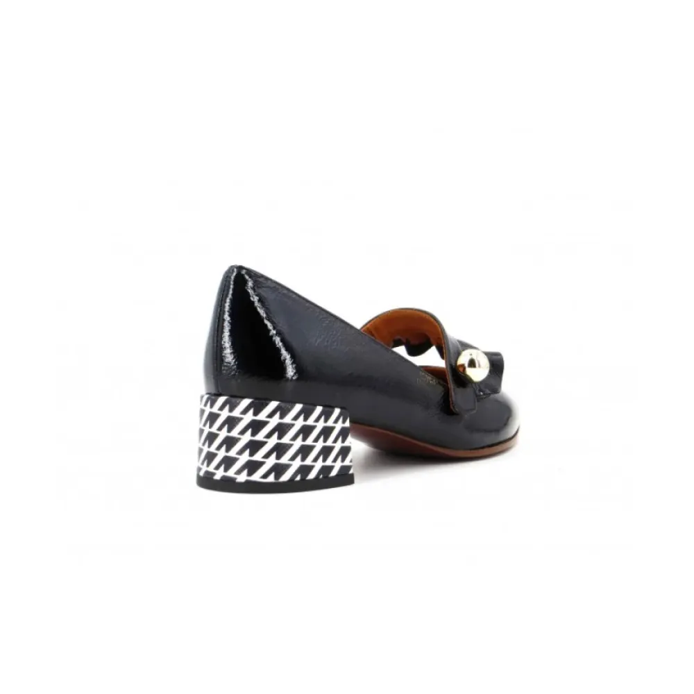Pumps|Stiletter^Chie Mihara Laklæder pumps med metal accessory Sort