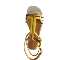 Sandaler^Chie Mihara Metallic lædersandal med spænde lukning Gul