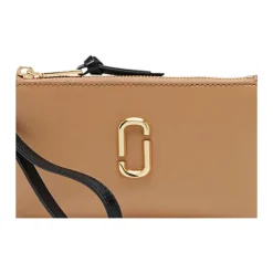 Clutch<Marc Jacobs Minimalistisk læderclutch med forfine detaljer Beige