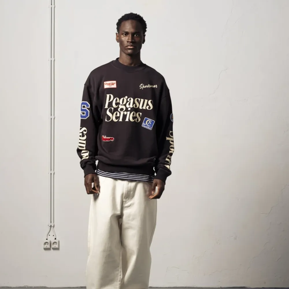 Sweatshirts<Goodies Sportive Multipatches Premium Crewneck Sort
