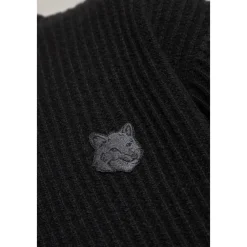 Strik<Maison Kitsuné Ribstrikket sweater med logo Sort