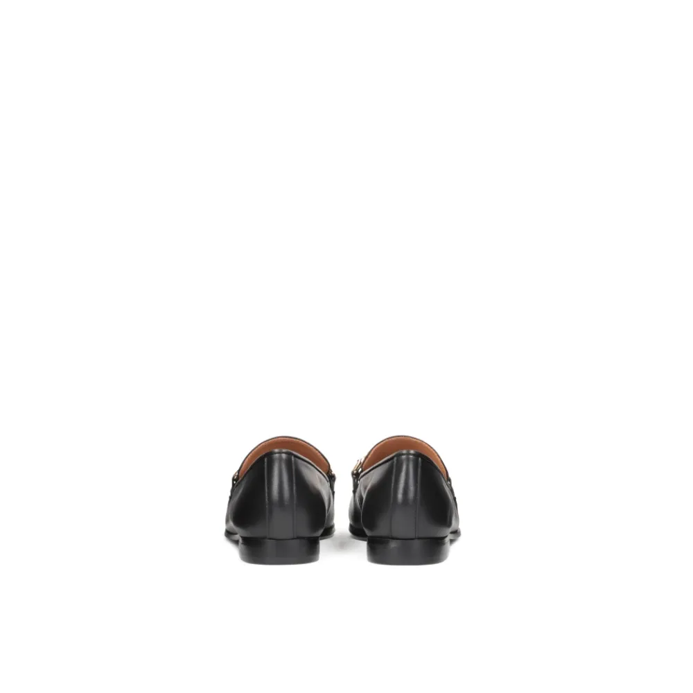 Loafers^Kazar e flade sko dekoreret med en kæde Sort