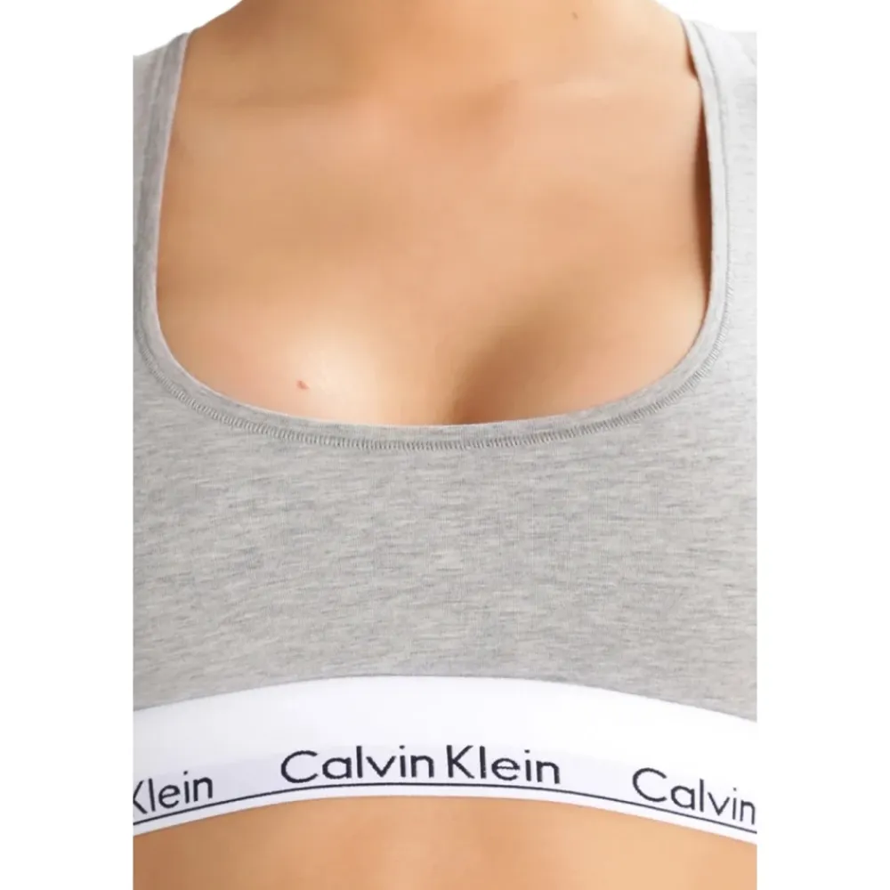 T-Shirts & Toppe<Calvin Klein Sporty Sports-BH med Gummibogstaver Grå