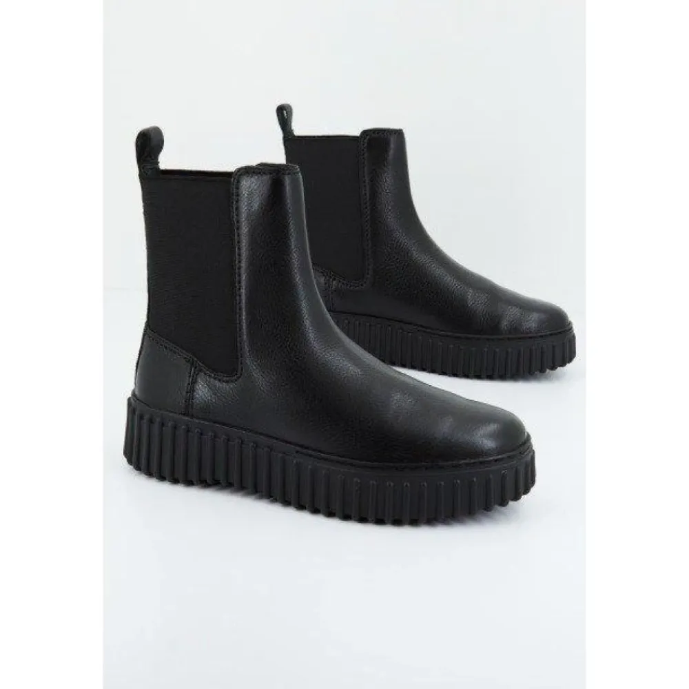 Chelsea Boots^Clarks Stilfulde Chelsea-støvler i Maple Finish Sort