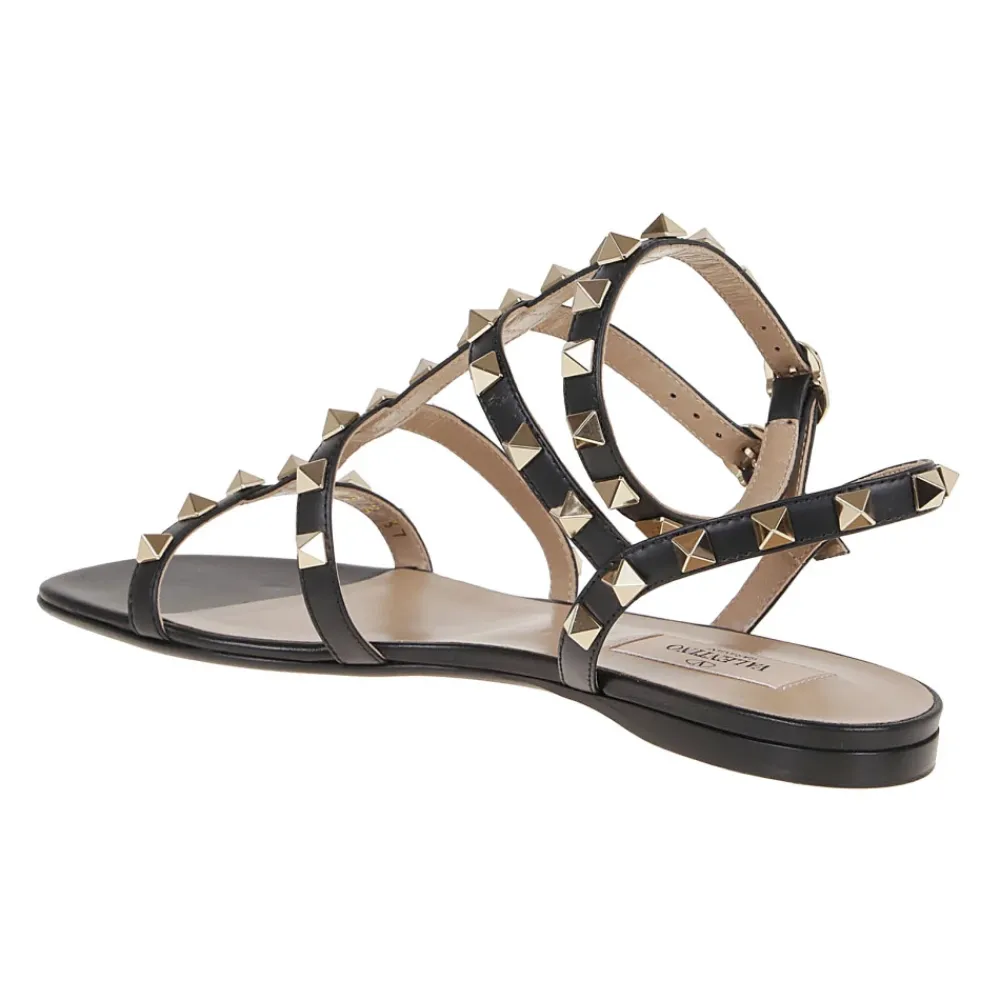 Sandaler<Valentino Garavani Studded Calfskin Flat Sandals Sort