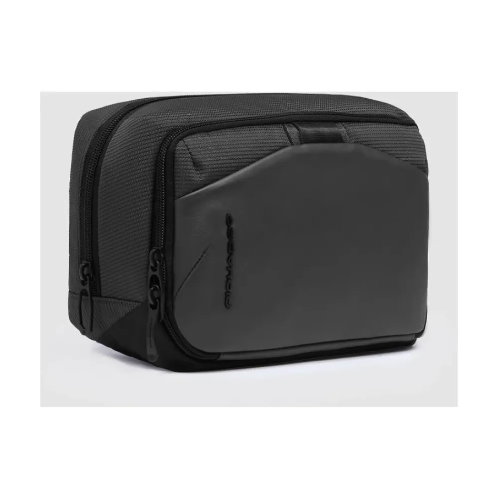 Toilettasker^Piquadro Toiletry bag in fabric and bio-based material Sort