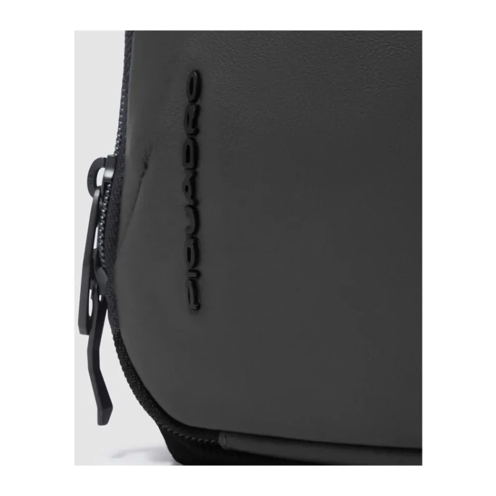 Toilettasker^Piquadro Toiletry bag in fabric and bio-based material Sort